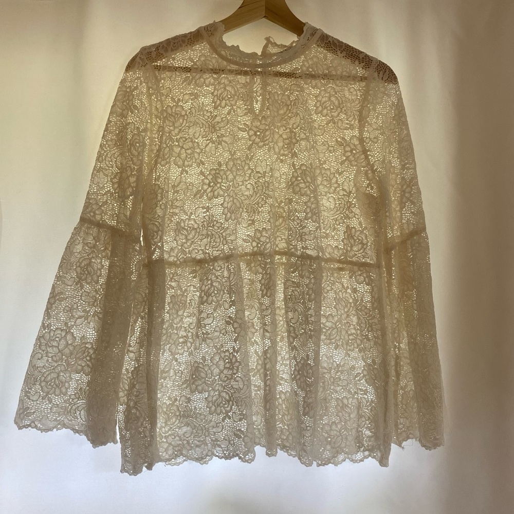 Cute White Ophelia Roe Flutter Sleeve Top - Size M